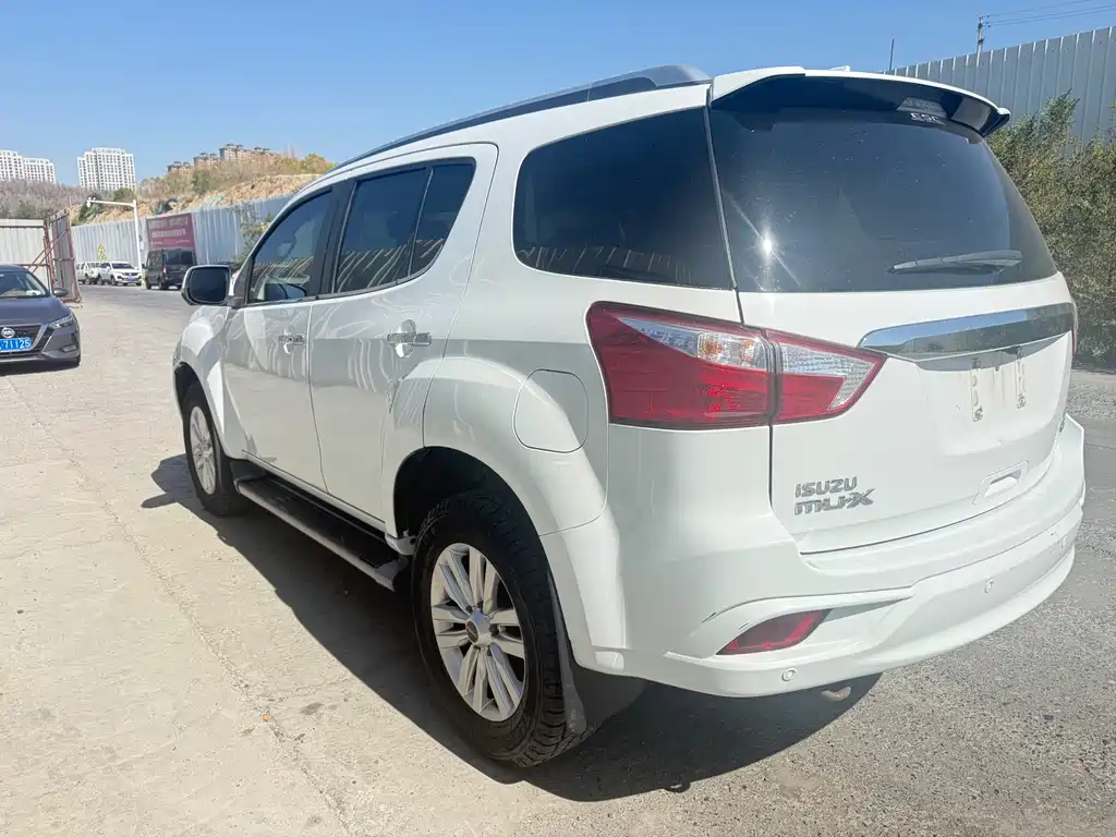 Isuzu MU-X — миниатюра 7