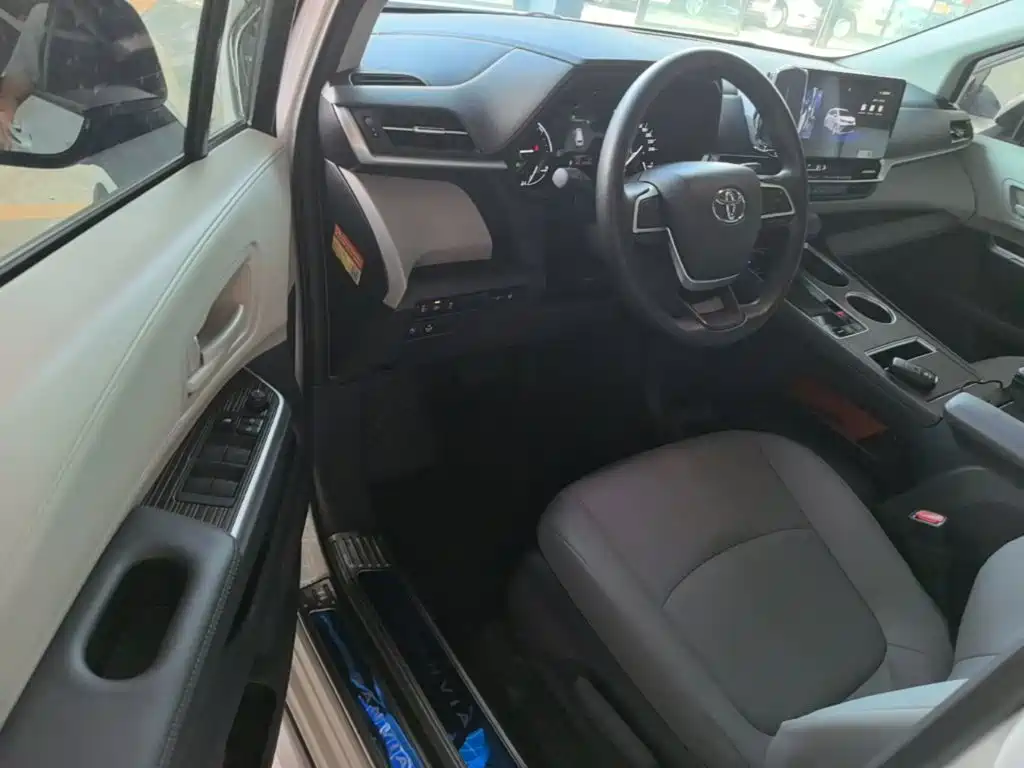 Toyota Granvia — миниатюра 16