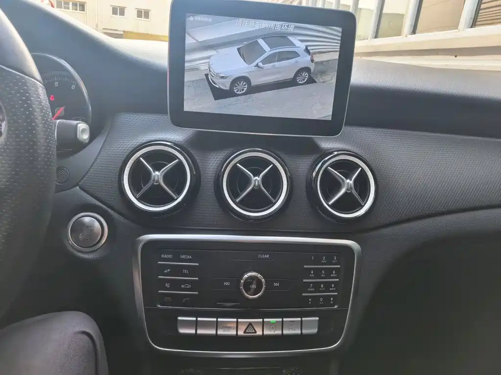 Mercedes-Benz GLA — миниатюра 10
