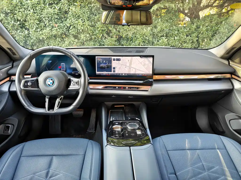BMW I5