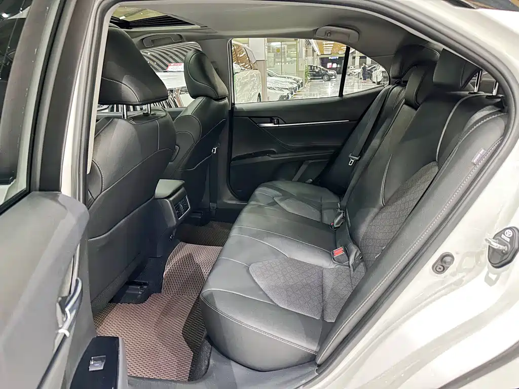 Toyota Camry — миниатюра 6