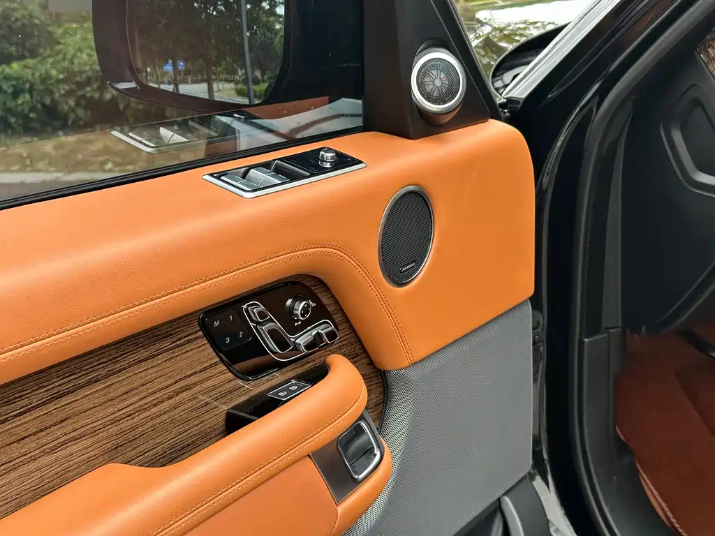 Land Rover Range Rover — миниатюра 17