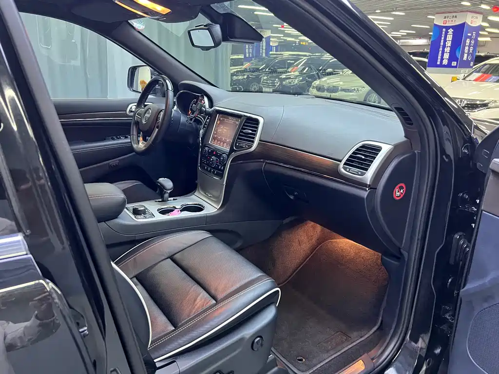 Jeep Grand Cherokee (Import) — миниатюра 12