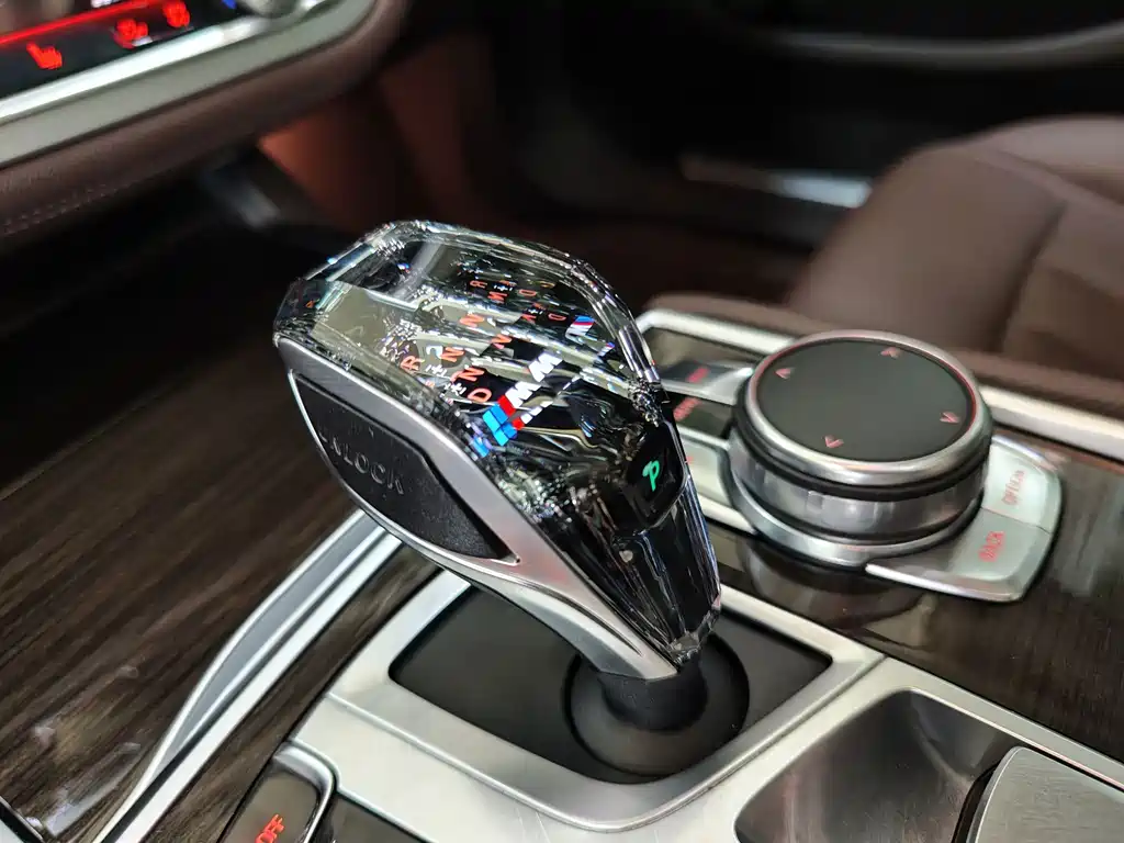 BMW 7 Series — миниатюра 12