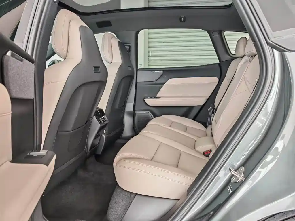 Volvo XC70 PHEV — миниатюра 12