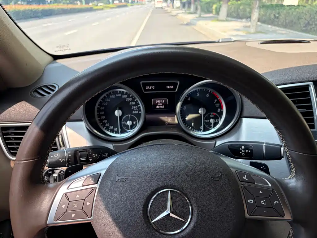 Mercedes-Benz M-Class — миниатюра 12