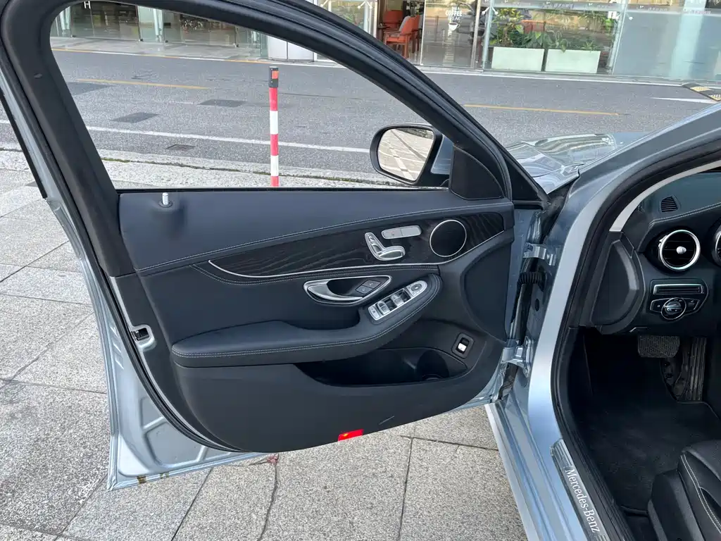 Mercedes-Benz C-Class — миниатюра 14