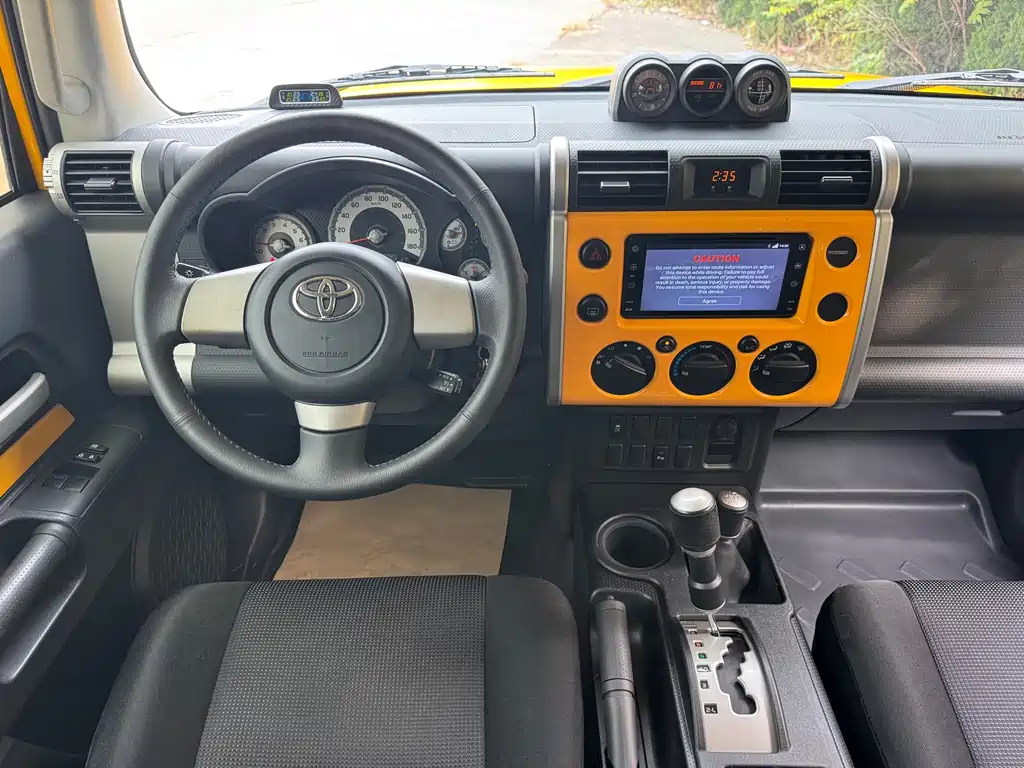 Toyota FJ Cruiser — миниатюра 10