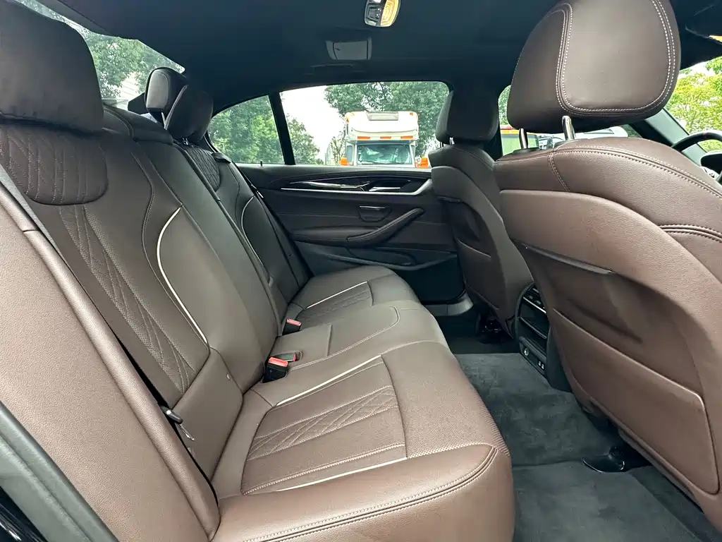 BMW 5 Series — миниатюра 18