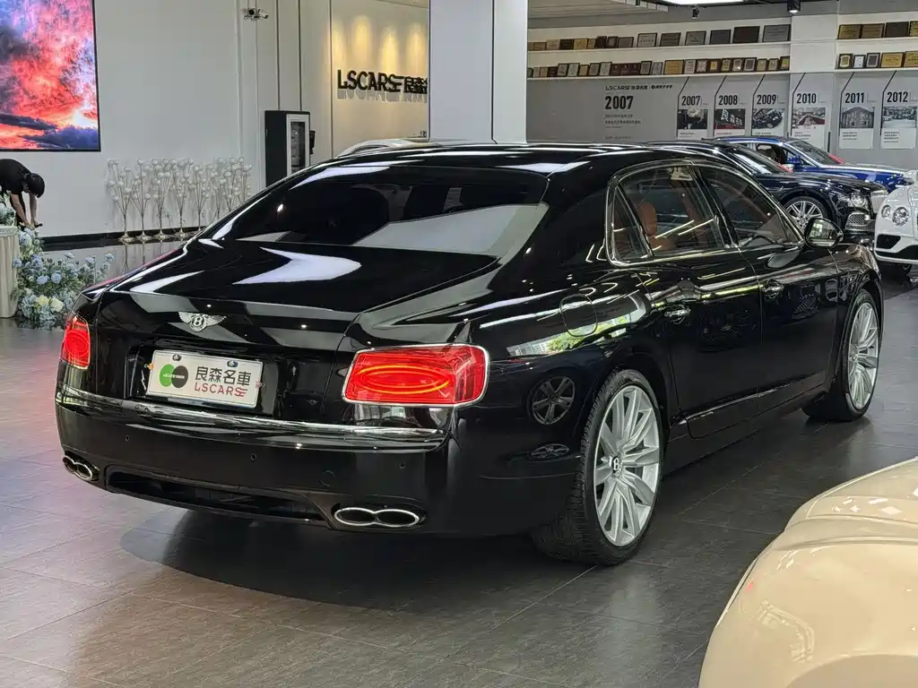 Bentley Flying Spur — миниатюра 6