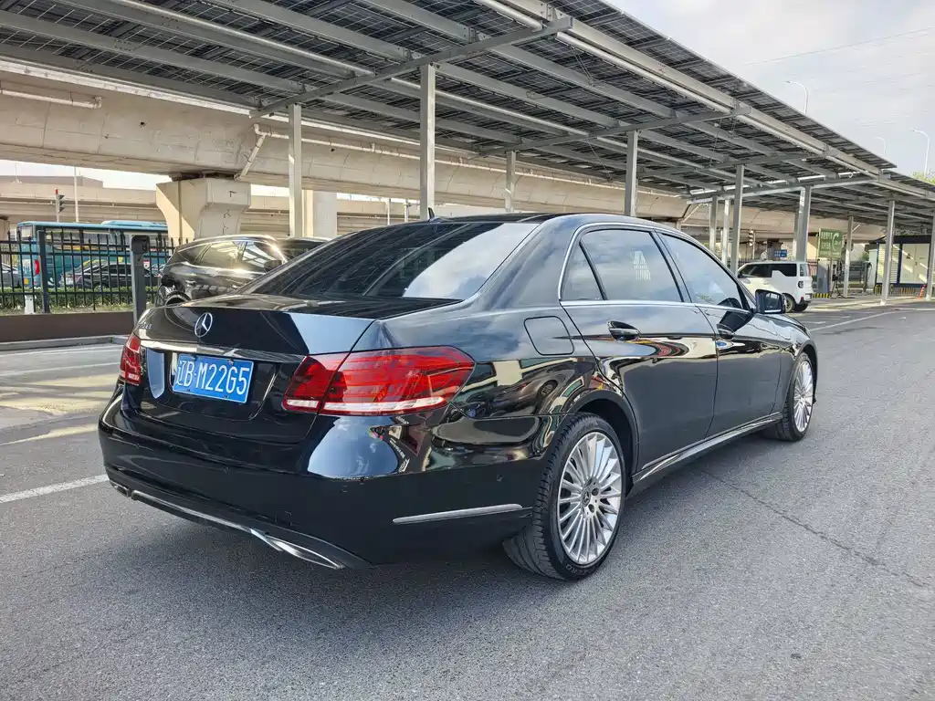Mercedes-Benz E-Class — миниатюра 9