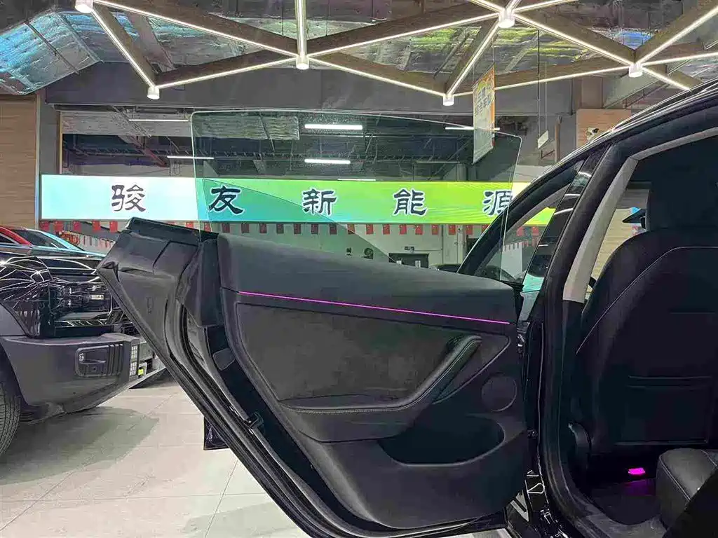 Tesla Model 3 — миниатюра 20