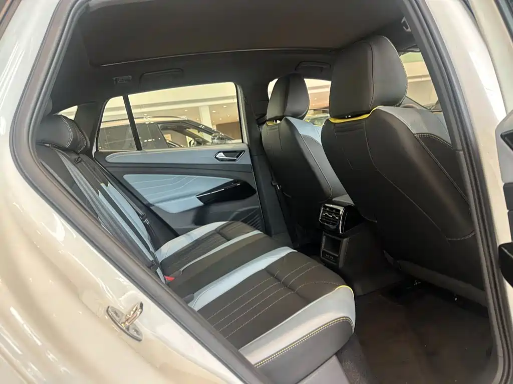 Volkswagen ID.4 X — миниатюра 5