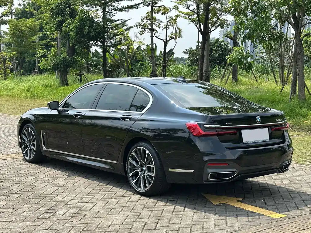 BMW 7 Series — миниатюра 4