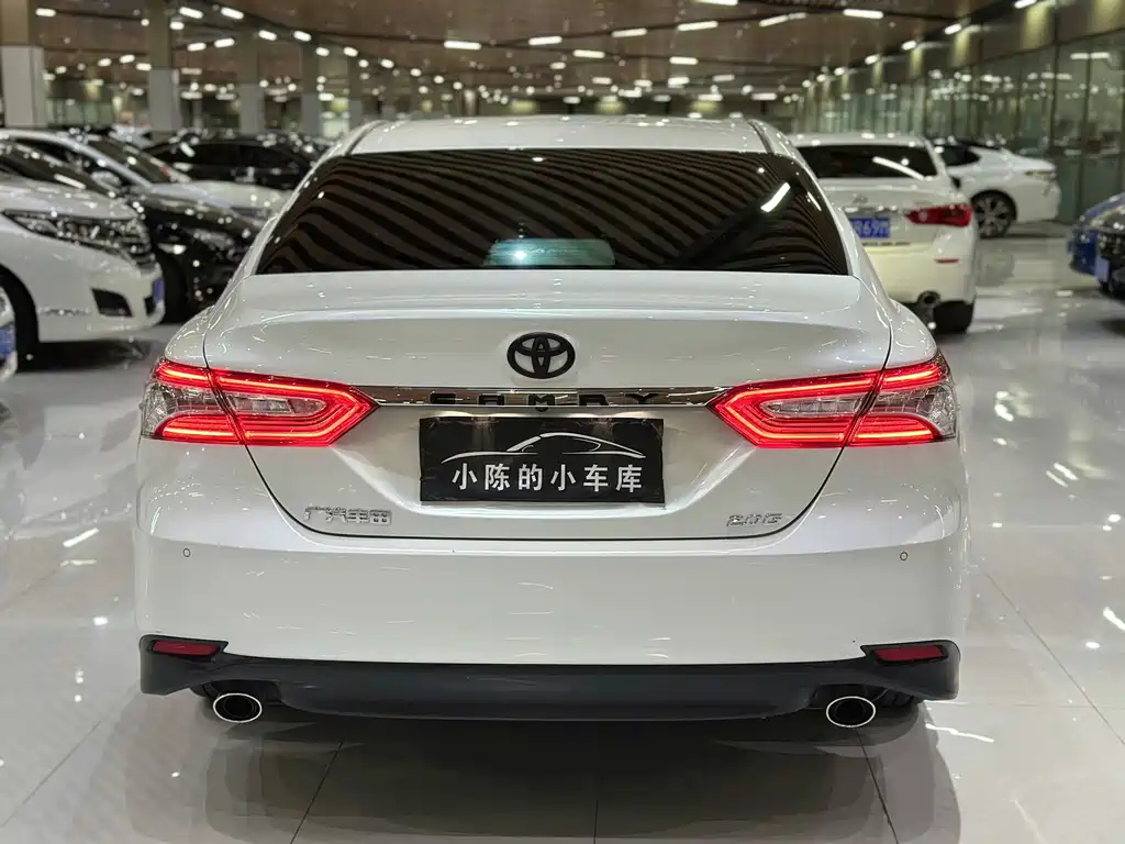 Toyota Camry — миниатюра 8