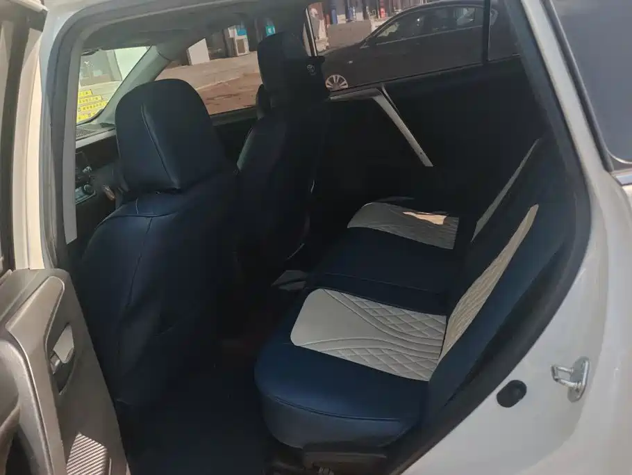 Toyota RAV4 — миниатюра 11
