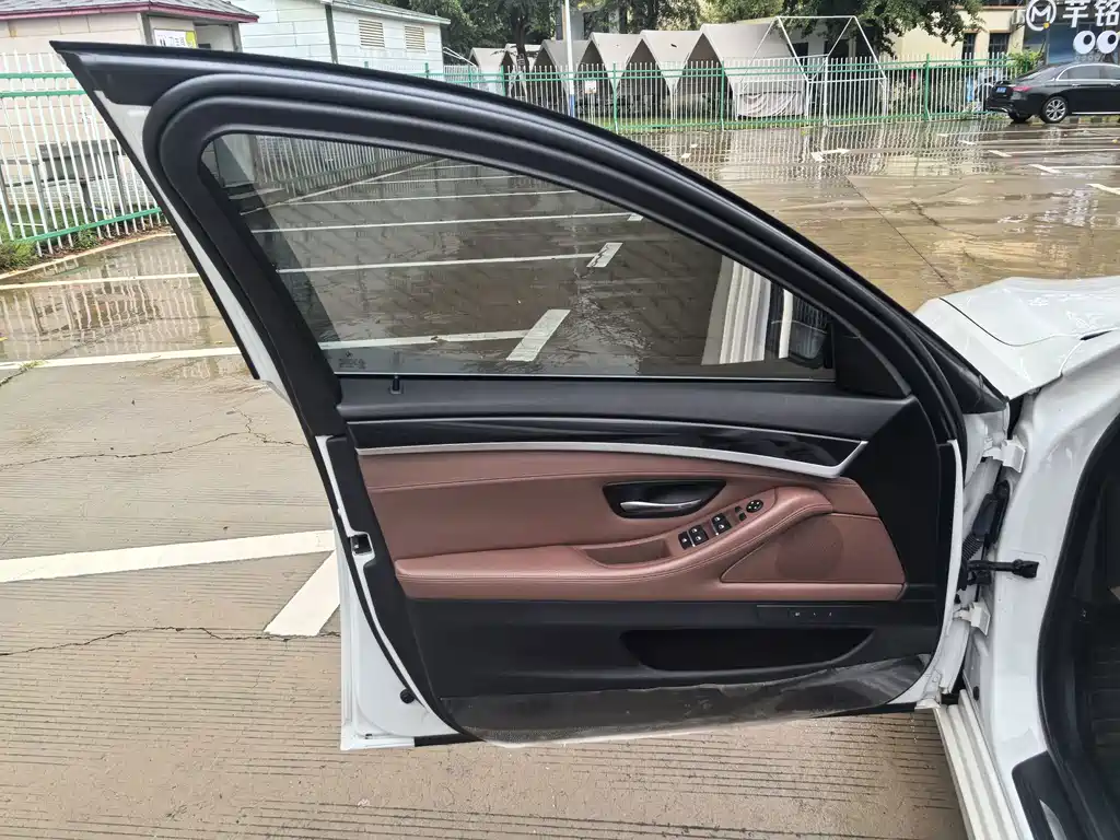 BMW 5 Series — миниатюра 33