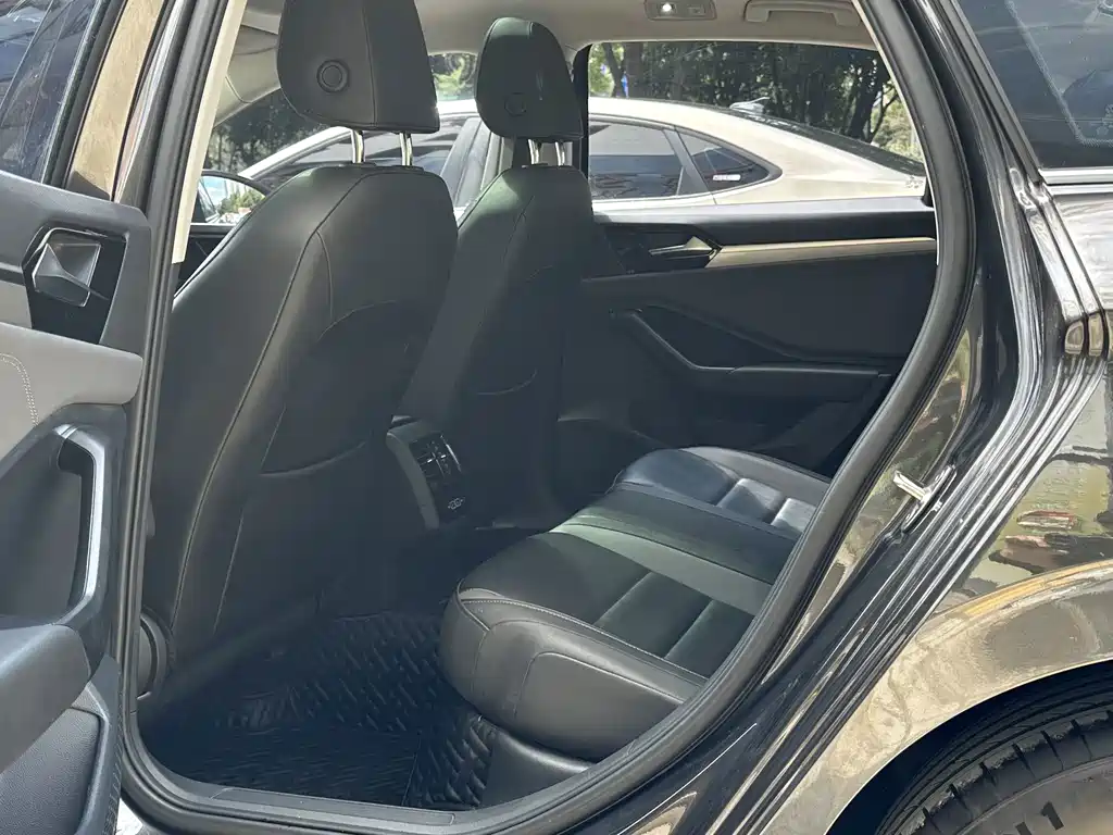 Volkswagen Sagitar — миниатюра 6