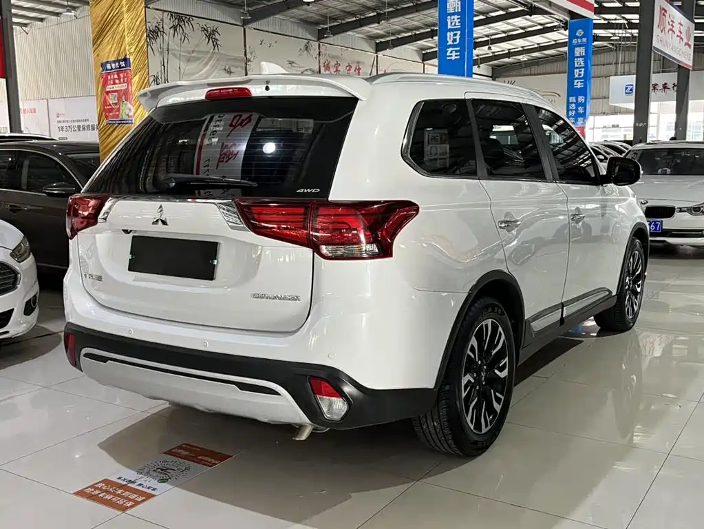 MITSUBISHI OUTLANDER