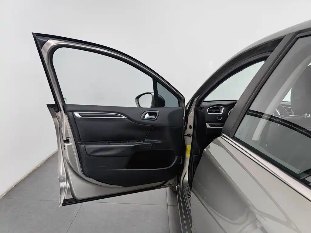 Citroen C4L — миниатюра 8