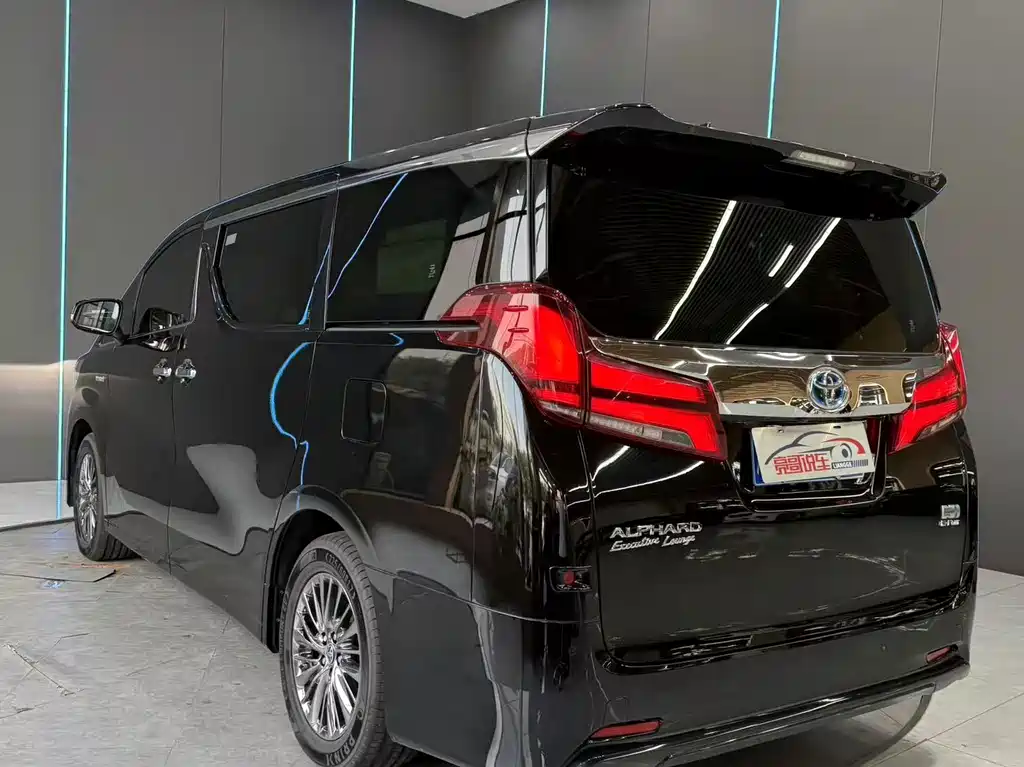 Toyota Alphard — миниатюра 6