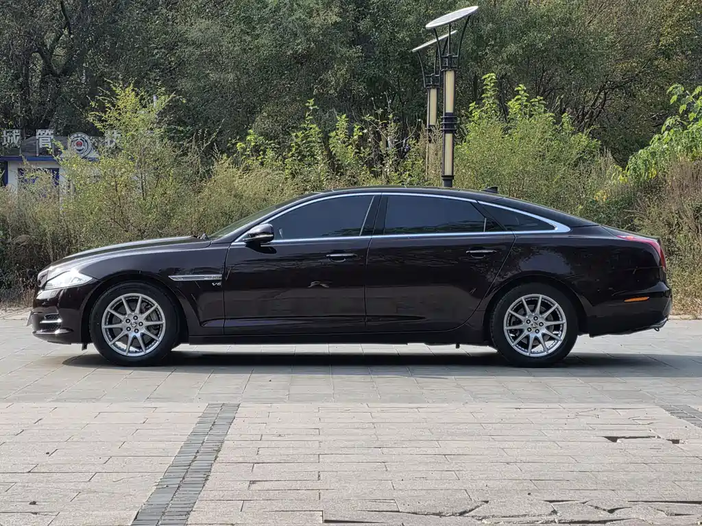 Jaguar XJ — миниатюра 3