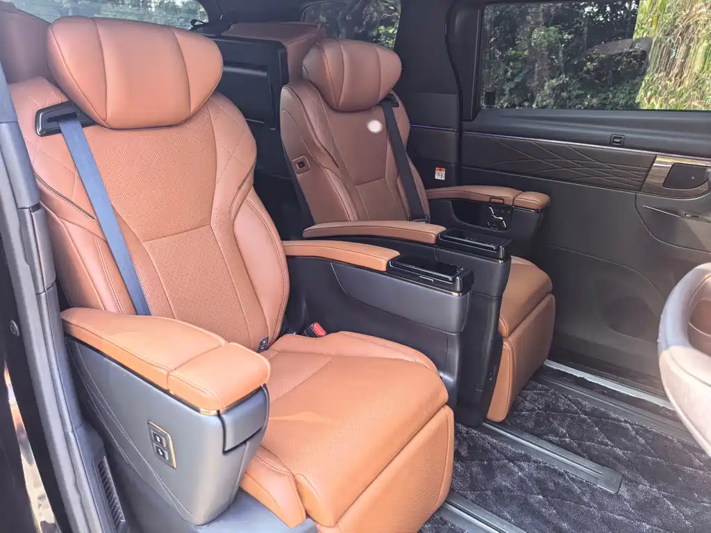 Toyota Vellfire — миниатюра 11