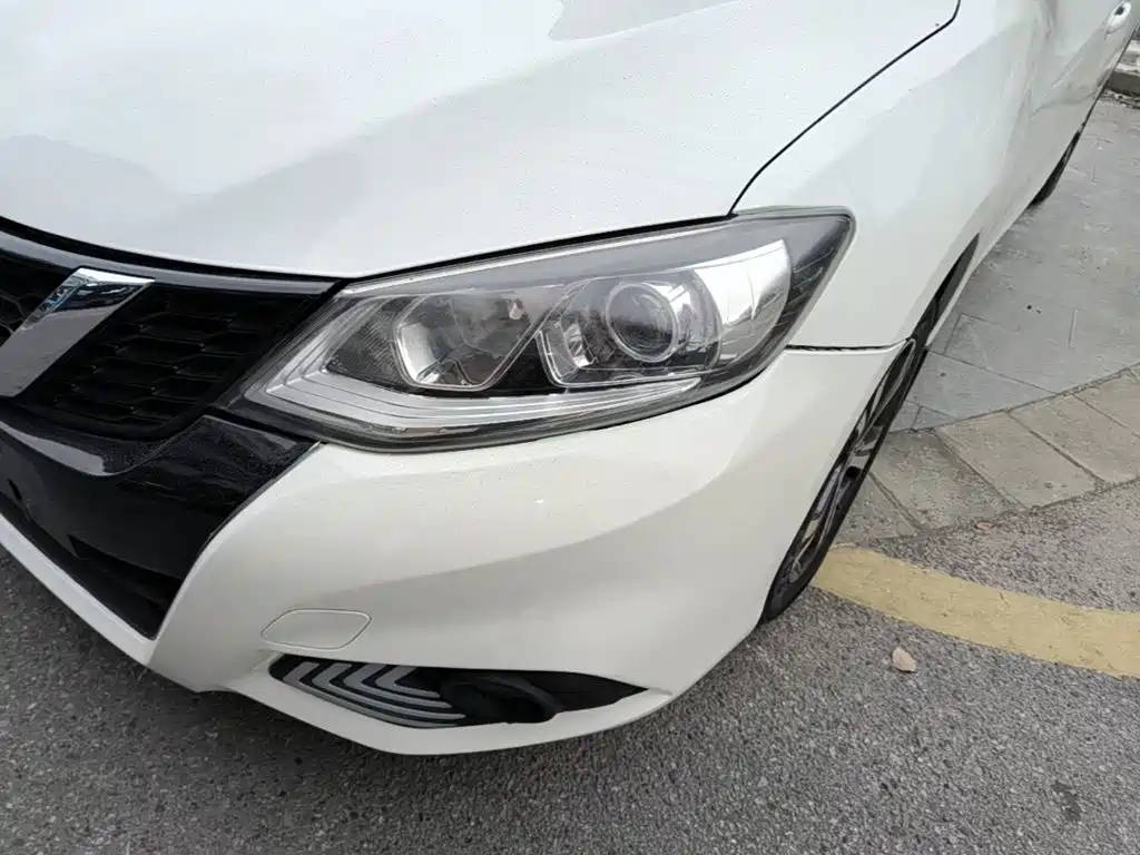 Nissan Tiida — миниатюра 24