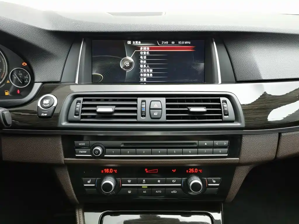 BMW 5 Series — миниатюра 12