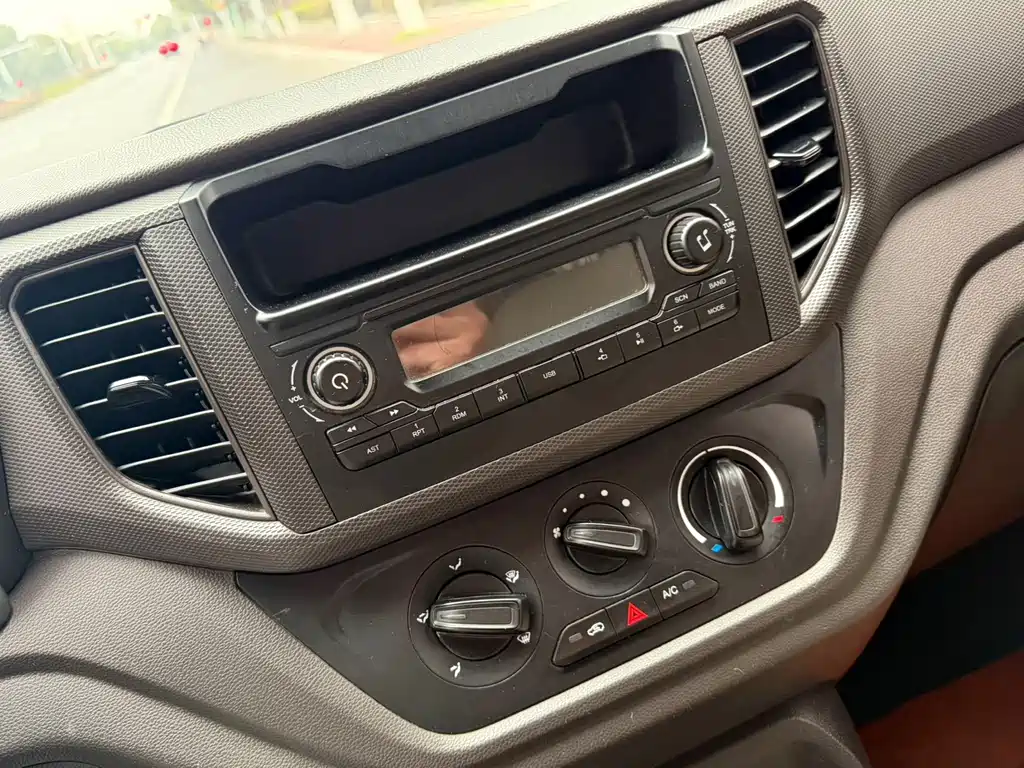 Wuling Hongguang V — миниатюра 14