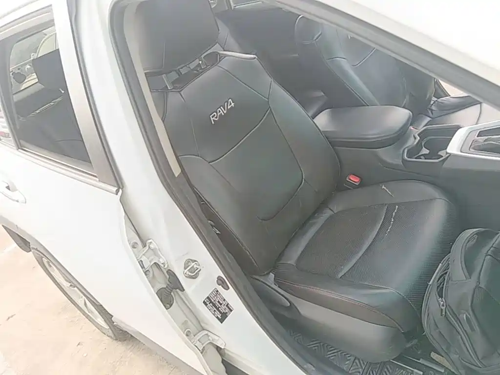 Toyota RAV4 — миниатюра 25