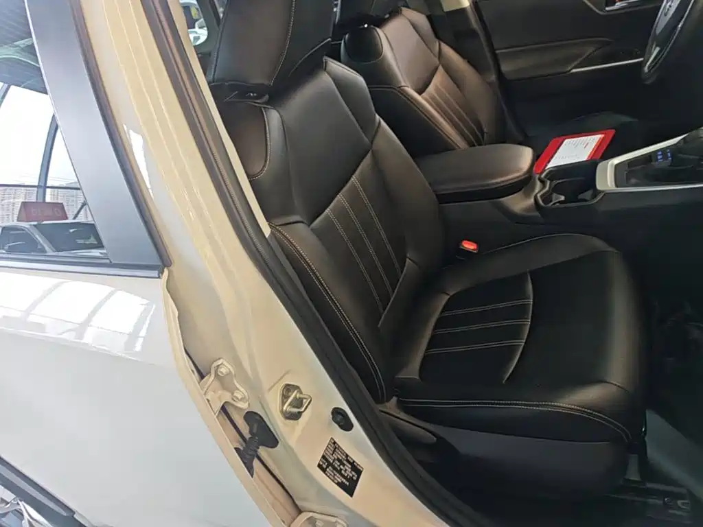 Toyota RAV4 — миниатюра 25