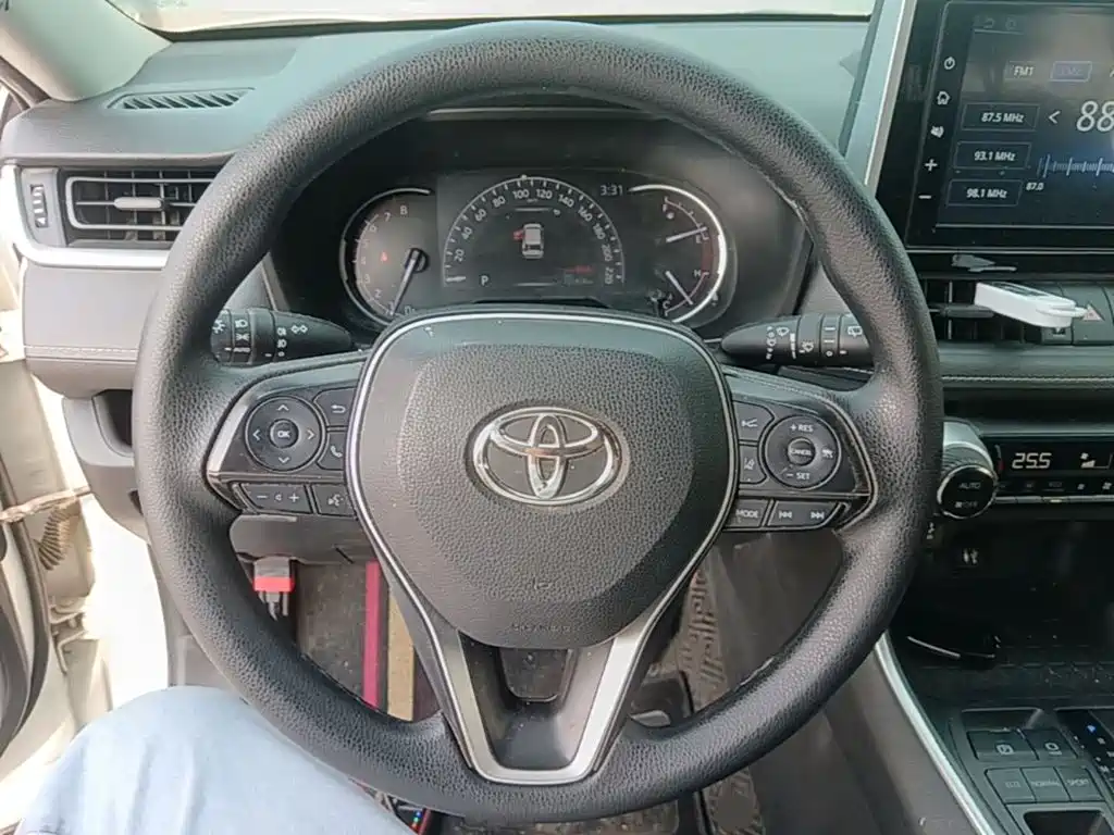 Toyota RAV4 — миниатюра 11