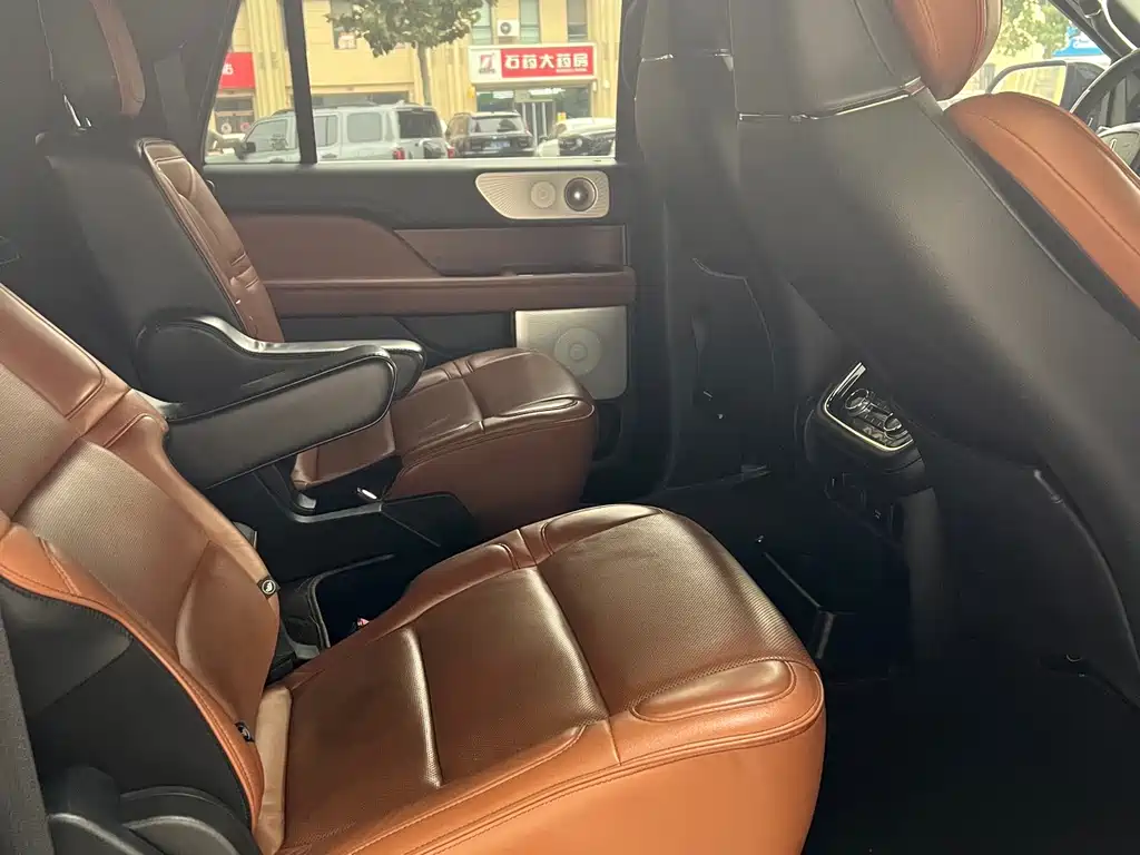 Lincoln Navigator — миниатюра 7