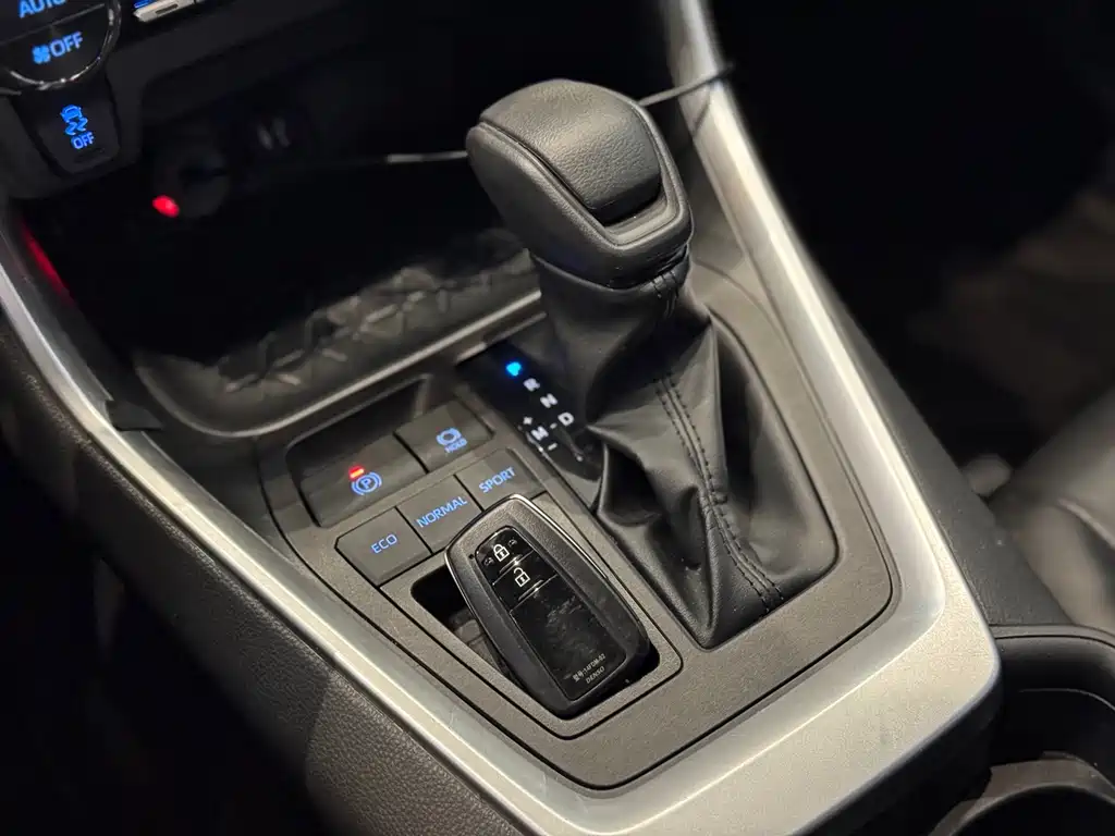 Toyota RAV4 — миниатюра 18