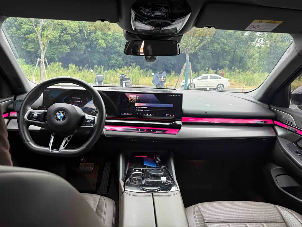 BMW 5 Series — миниатюра 6