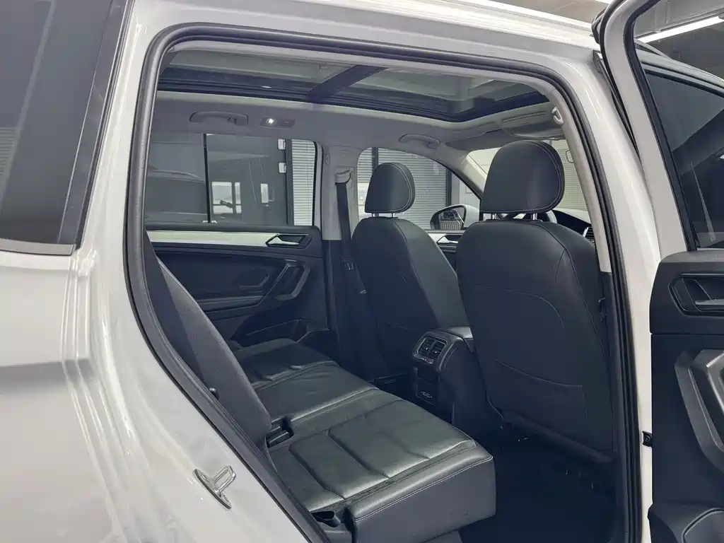 Volkswagen Tiguan L — миниатюра 17