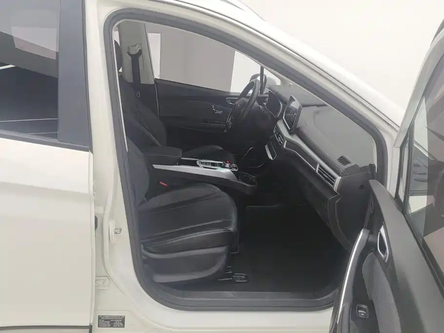 BAIC EX3 — миниатюра 8