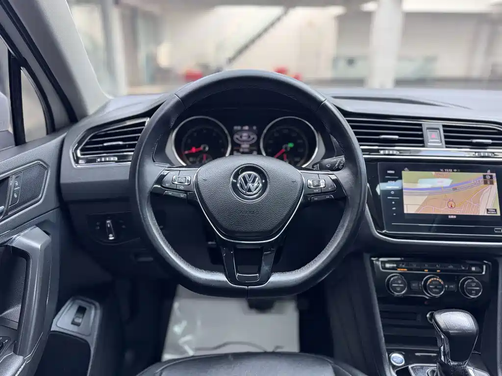 Volkswagen Tiguan L — миниатюра 10
