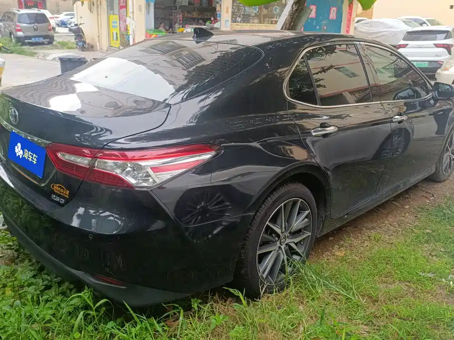 Toyota Camry — миниатюра 3