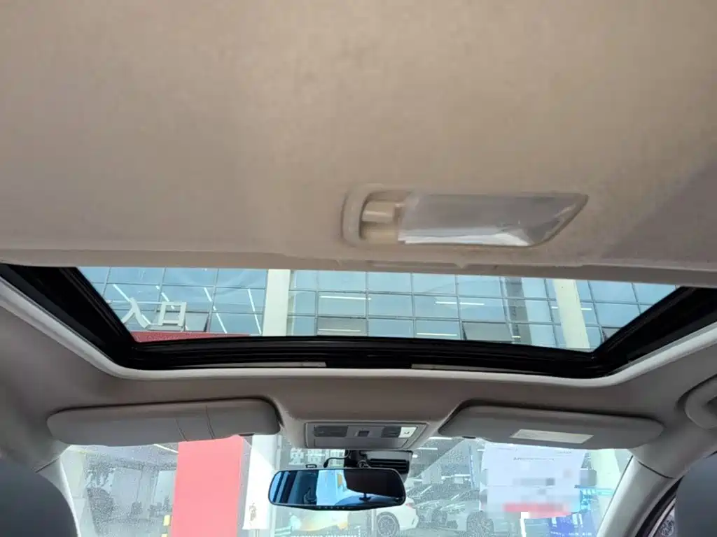 Nissan Tiida — миниатюра 18