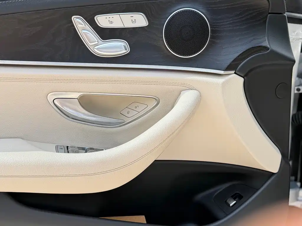 Mercedes-Benz E-Class — миниатюра 5