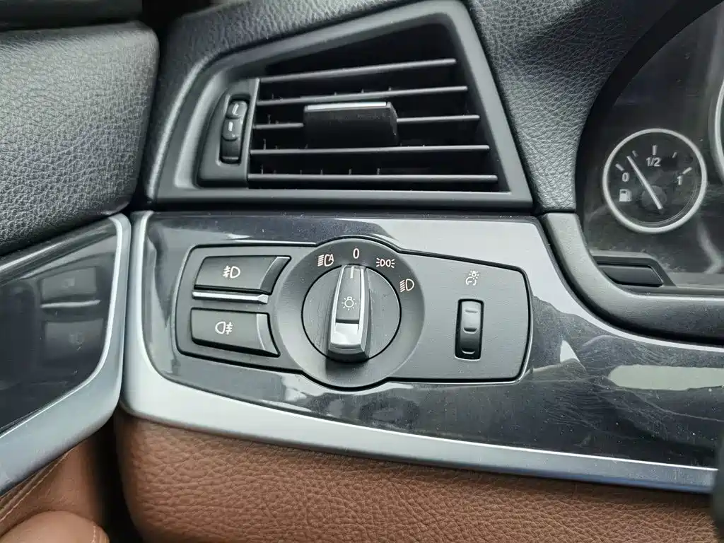BMW 5 Series — миниатюра 21