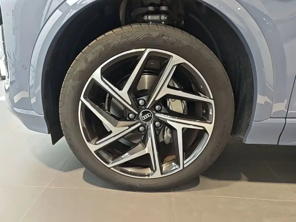 Audi Q6L e-tron — миниатюра 23