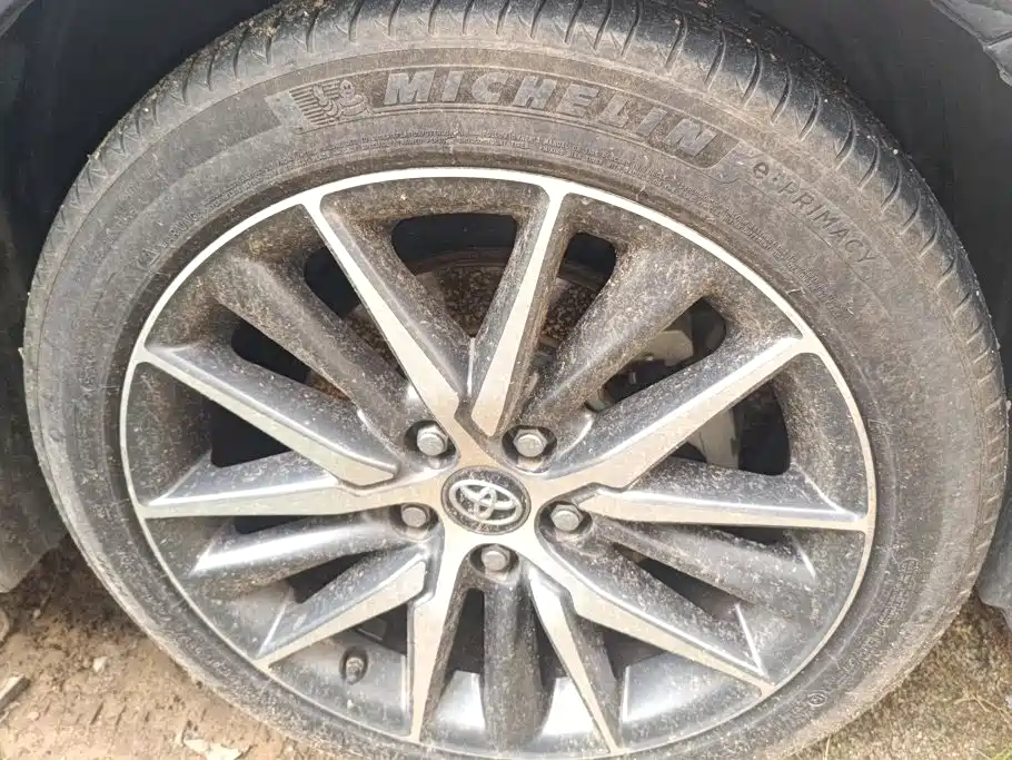 Toyota Camry — миниатюра 6