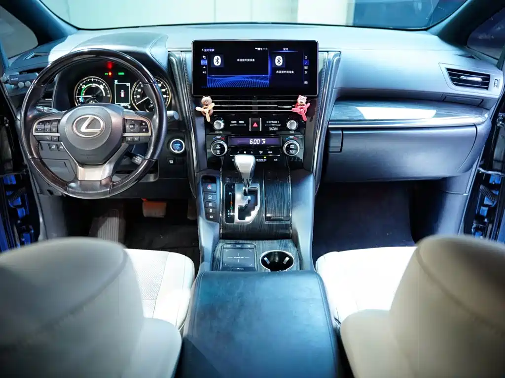 Lexus LM — миниатюра 31