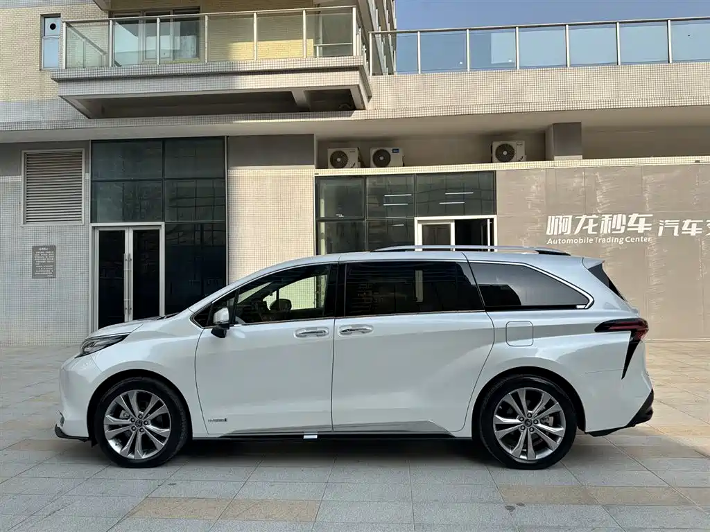 TOYOTA SIENNA
