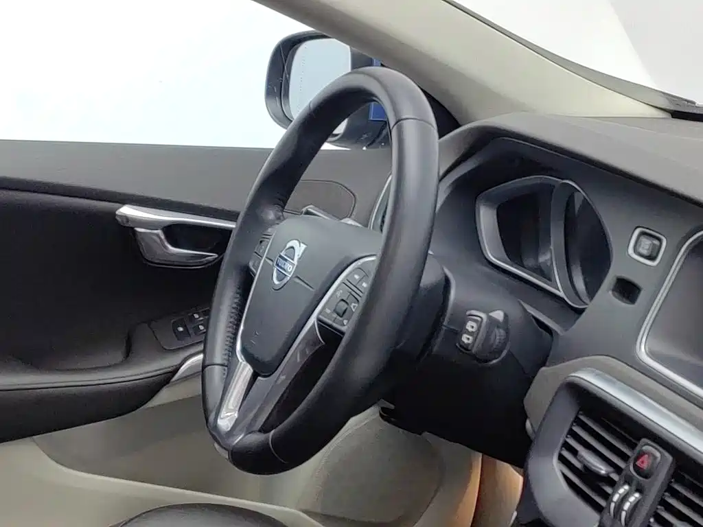 Volvo V40 — миниатюра 22
