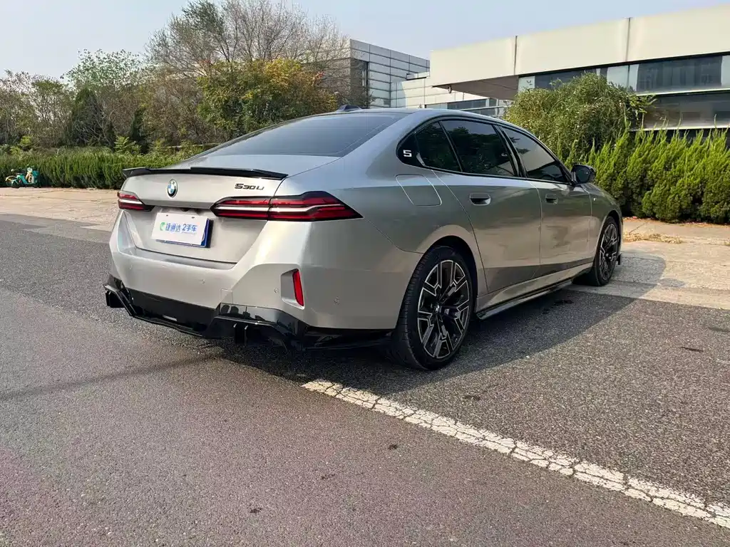 BMW 5 Series — миниатюра 4