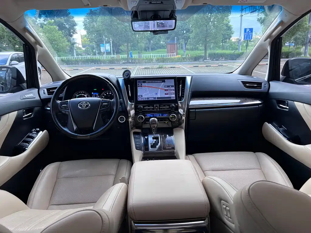 Toyota Alphard — миниатюра 6